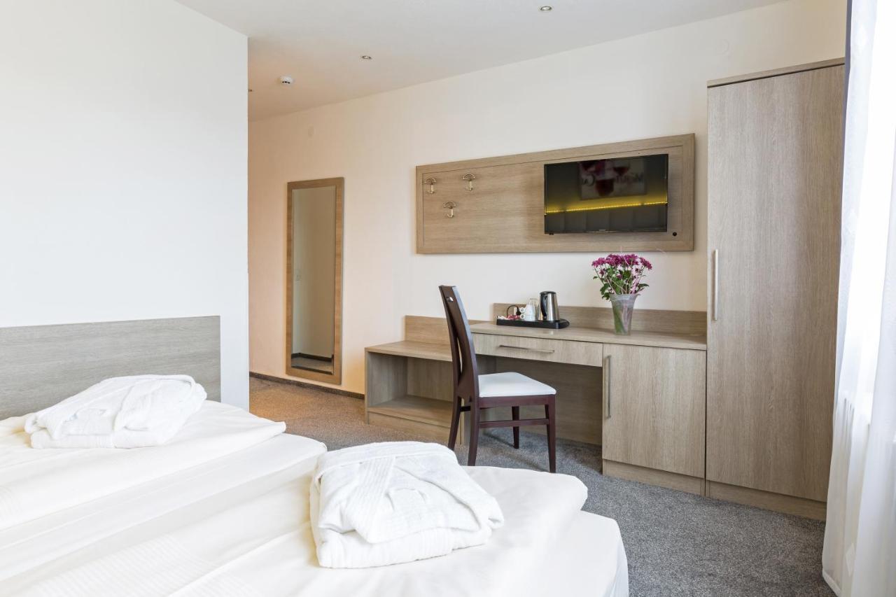 Bavaria Hotel Münchner Hof Superior Stuttgart Zimmer foto
